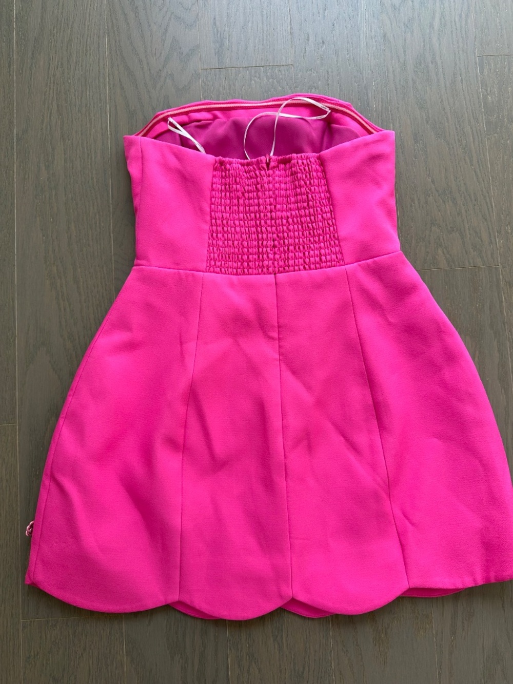 Elliatt Laurentia Tulip Mini Dress Fuchsia Pink Scalloped Floral Sequin - SMALL - Picture 4 of 9